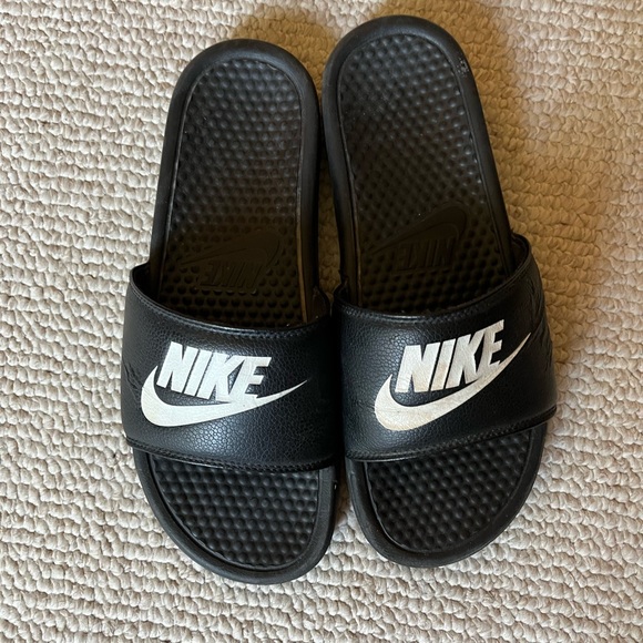 Men’s Nike slides sandals - Picture 4 of 5